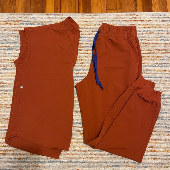 Women's Rust Sleeveless Top and Jogger Set - Picture 1 of 5